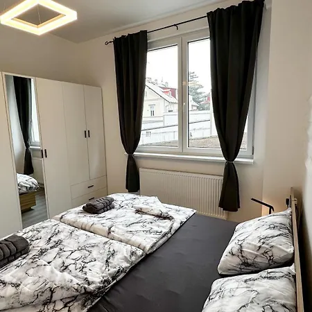Leopold - Apartmanovy Dum Apart Otel *