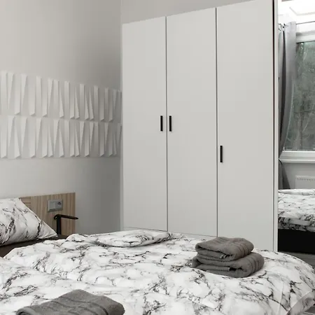 Apart Otel Leopold - Apartmanovy Dum